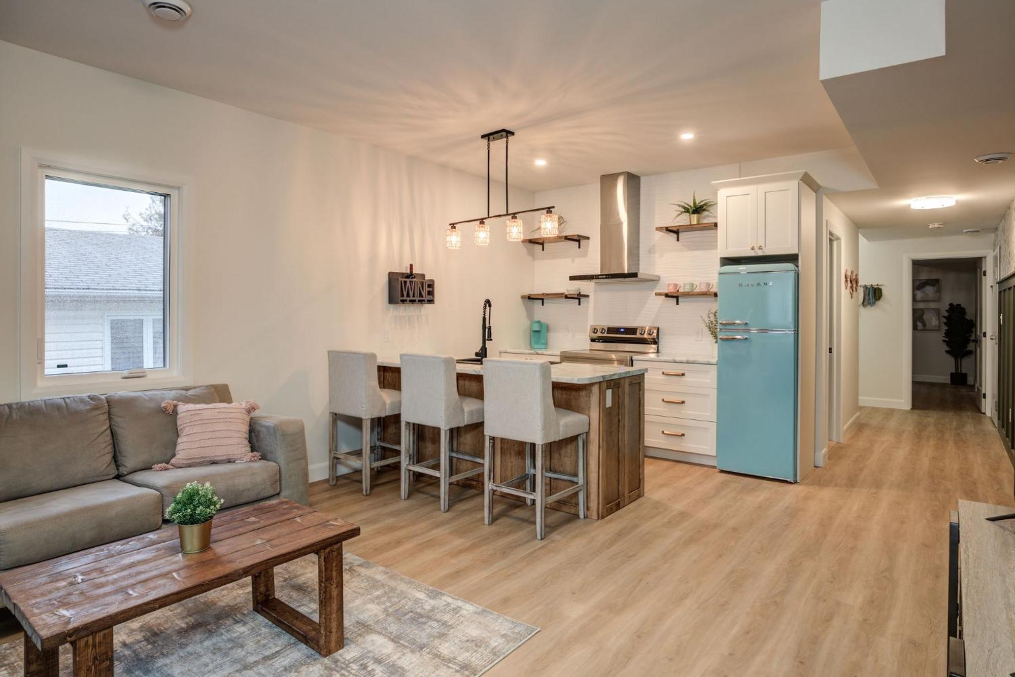 Chic Suite By Westlynn Little Current エクステリア 写真